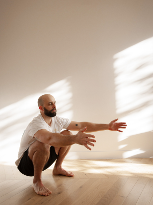 Portrait de Guillaume, professeur de power yoga et renforcement musculaire à Valence