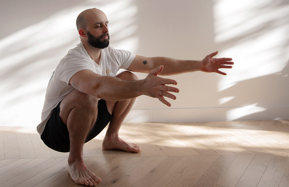 posture de mobilité et ouverture de hanche power yoga
