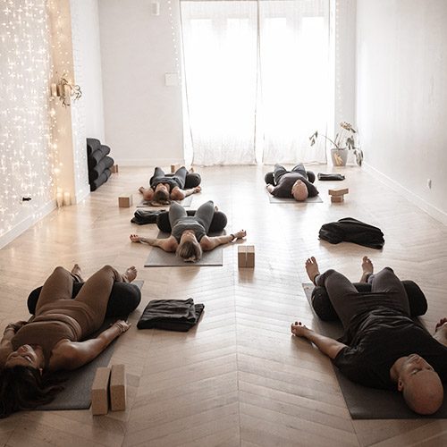 YIN_hyphen_valence salle cours Hyphen savasana