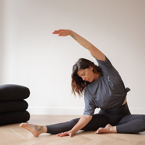 Yoga_doux_Hyphen Posture d'étirement doux